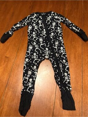 Glow In The Dark Spooky Skeletons Footsie